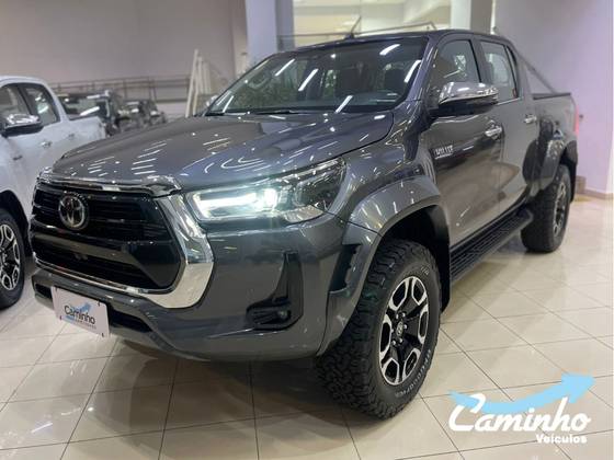 TOYOTA HILUX 2.8 D-4D TURBO DIESEL CD SRX PLUS 4X4 AUTOMÁTICO TOYOTA HILUX 2.8 D-4D TURBO DIESEL CD SRX PLUS 4X4 AUTOMÁTICO